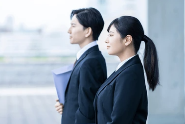 ビジネスパーソン2人のプロフィール