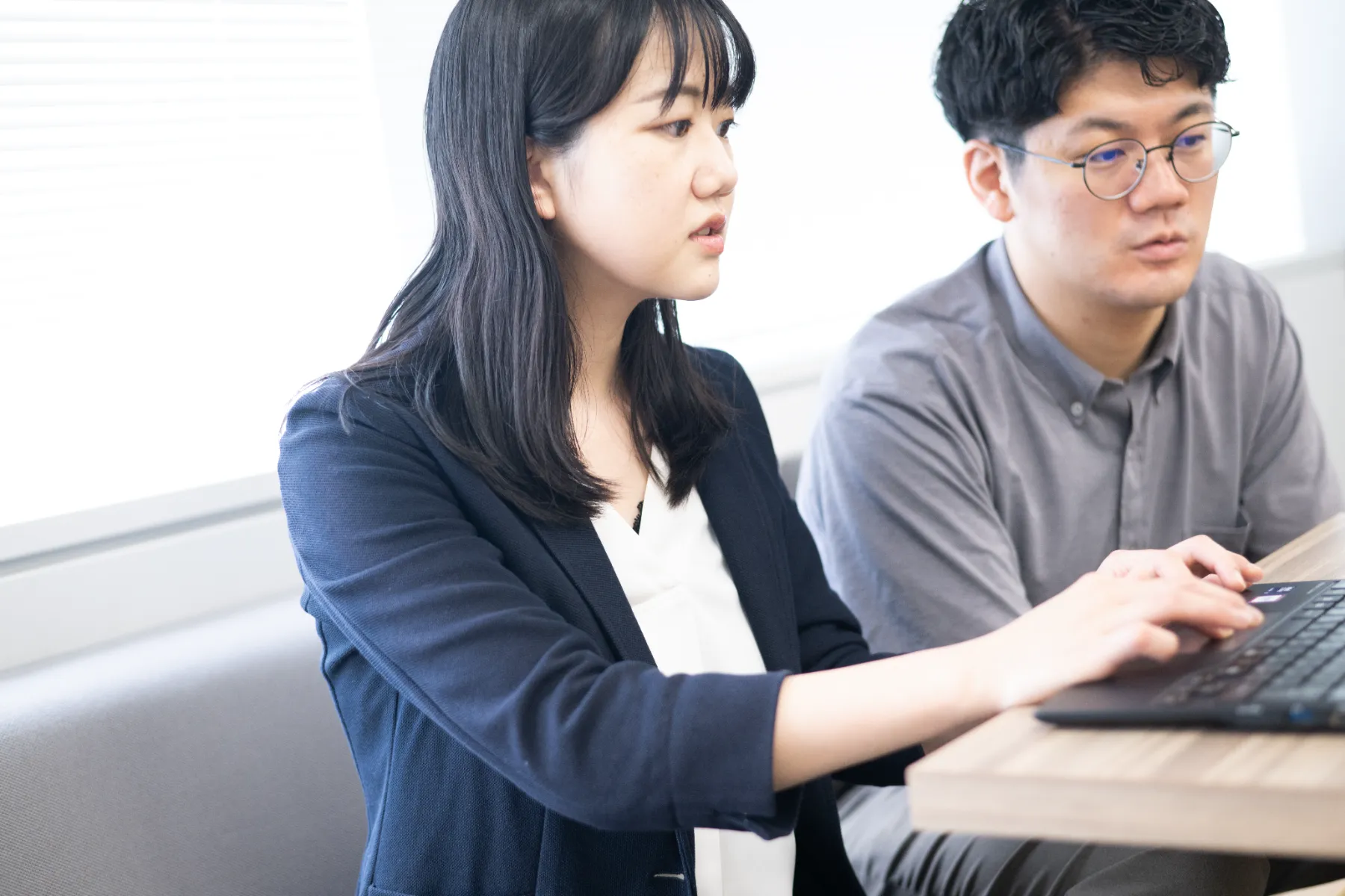 採用相談を行うビジネスシーン