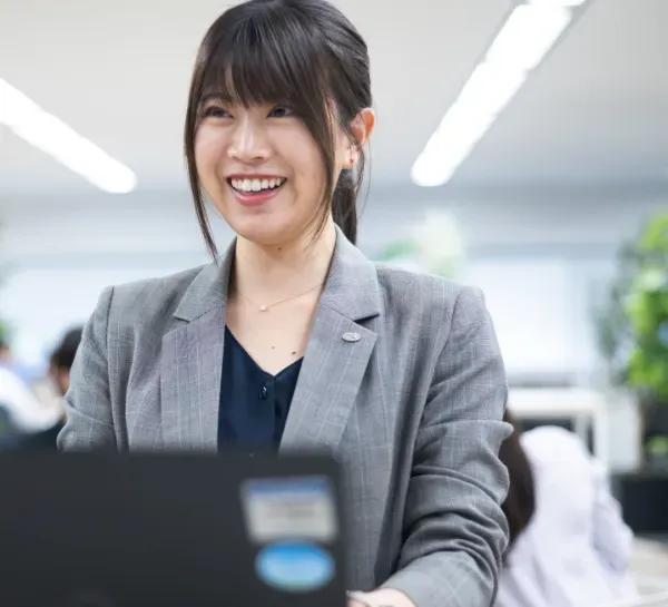 お客様の“そば”に立ち、新しい価値をつくる。